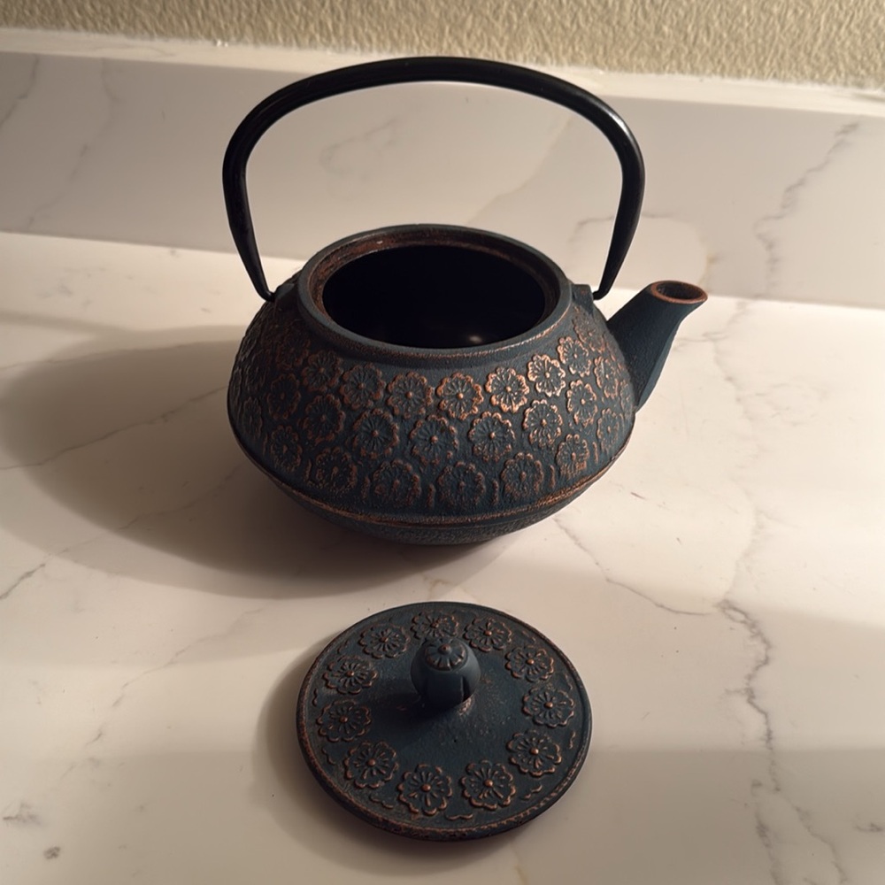 Vintage Decorative Cast Iron Japanese Teapot - Picture 3 of 9